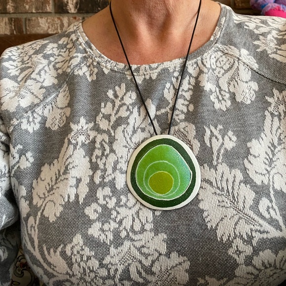 Artisan-made signed pendant/brooch. Dreamy green circles. Vintage 70s! - Picture 7 of 8